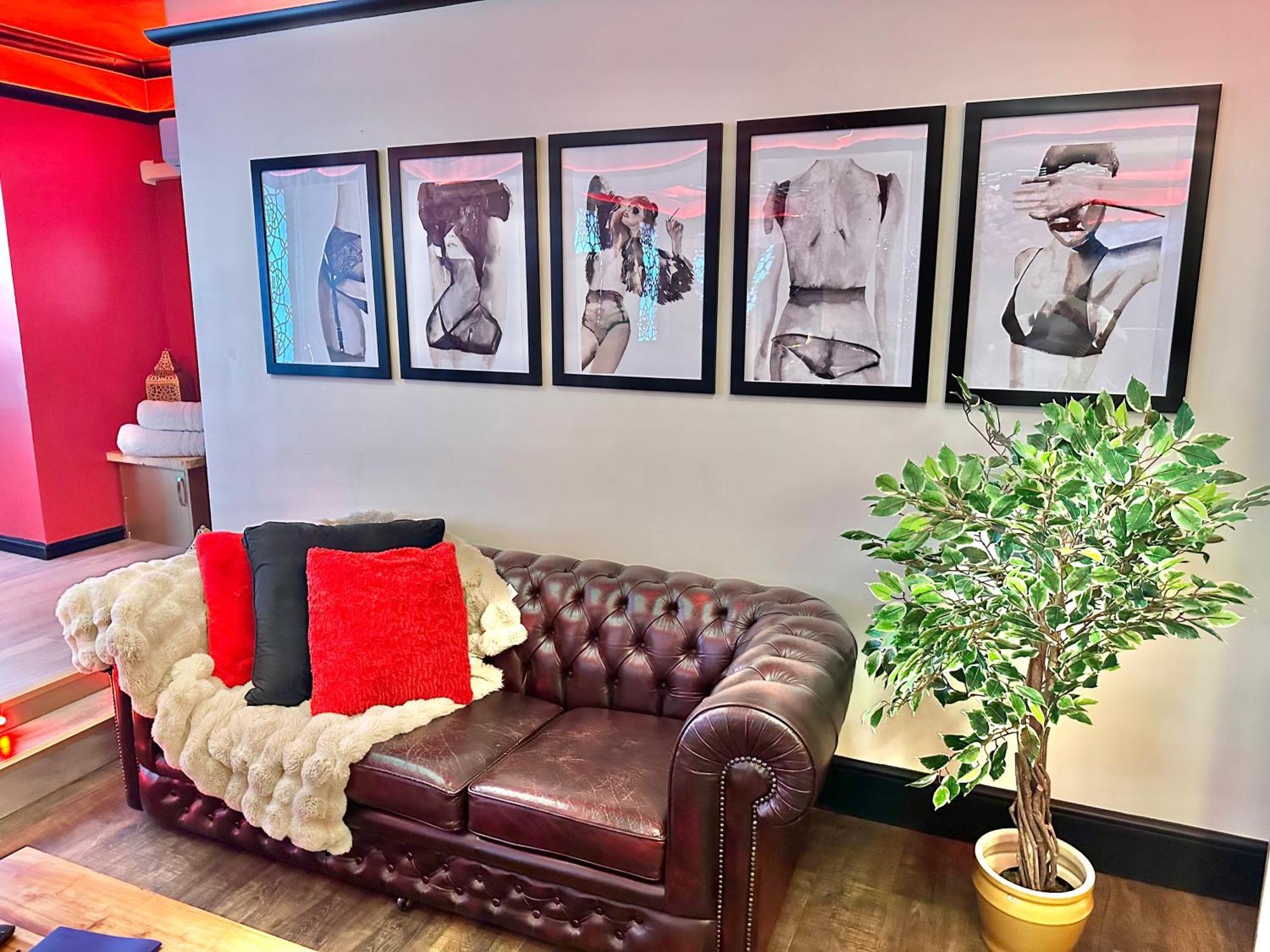 Beyond - Romantic Basement Apartment - Close To Beach - With Parking Bournemouth Dış mekan fotoğraf
