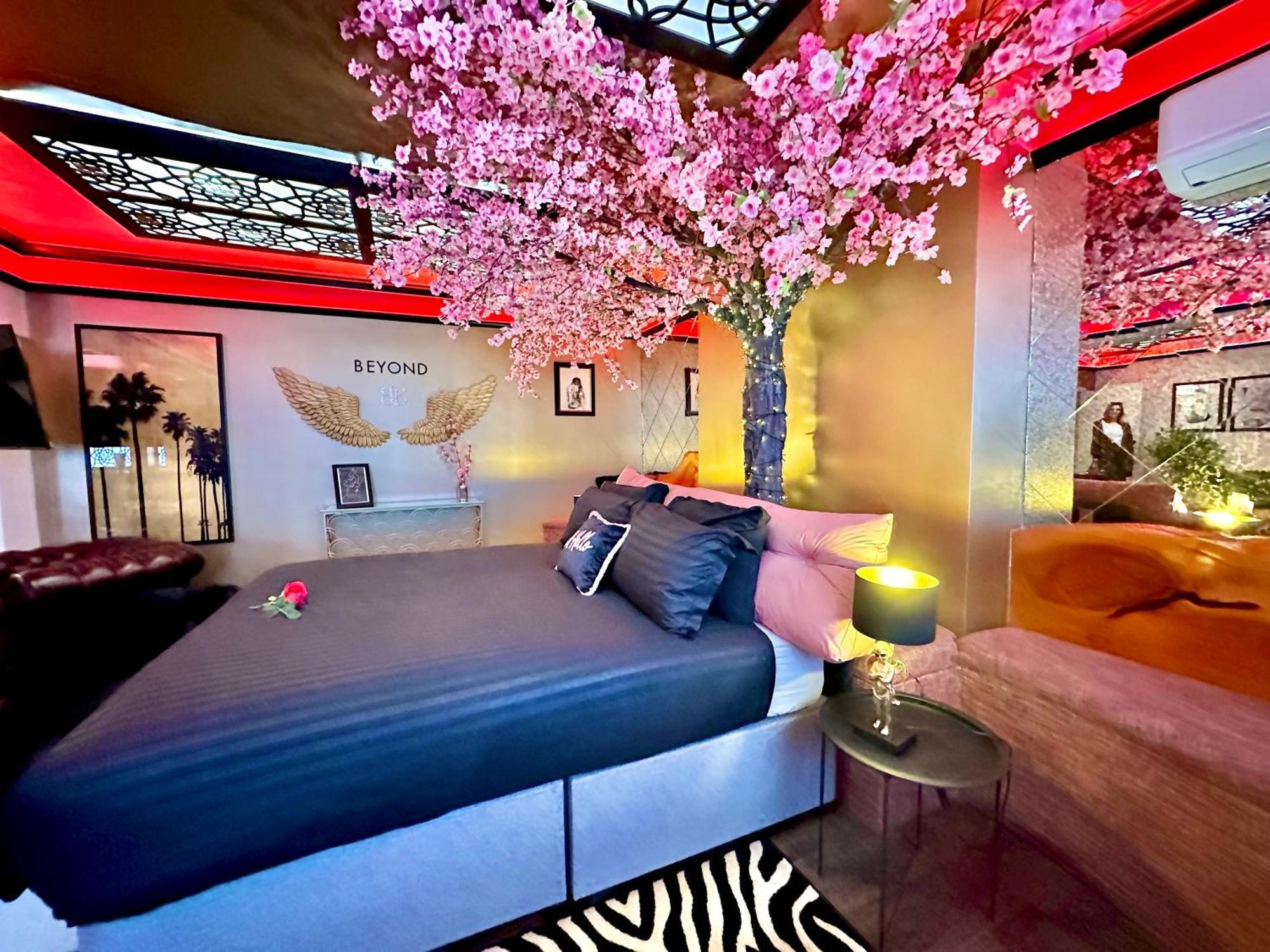 Beyond - Romantic Basement Apartment - Close To Beach - With Parking Bournemouth Dış mekan fotoğraf