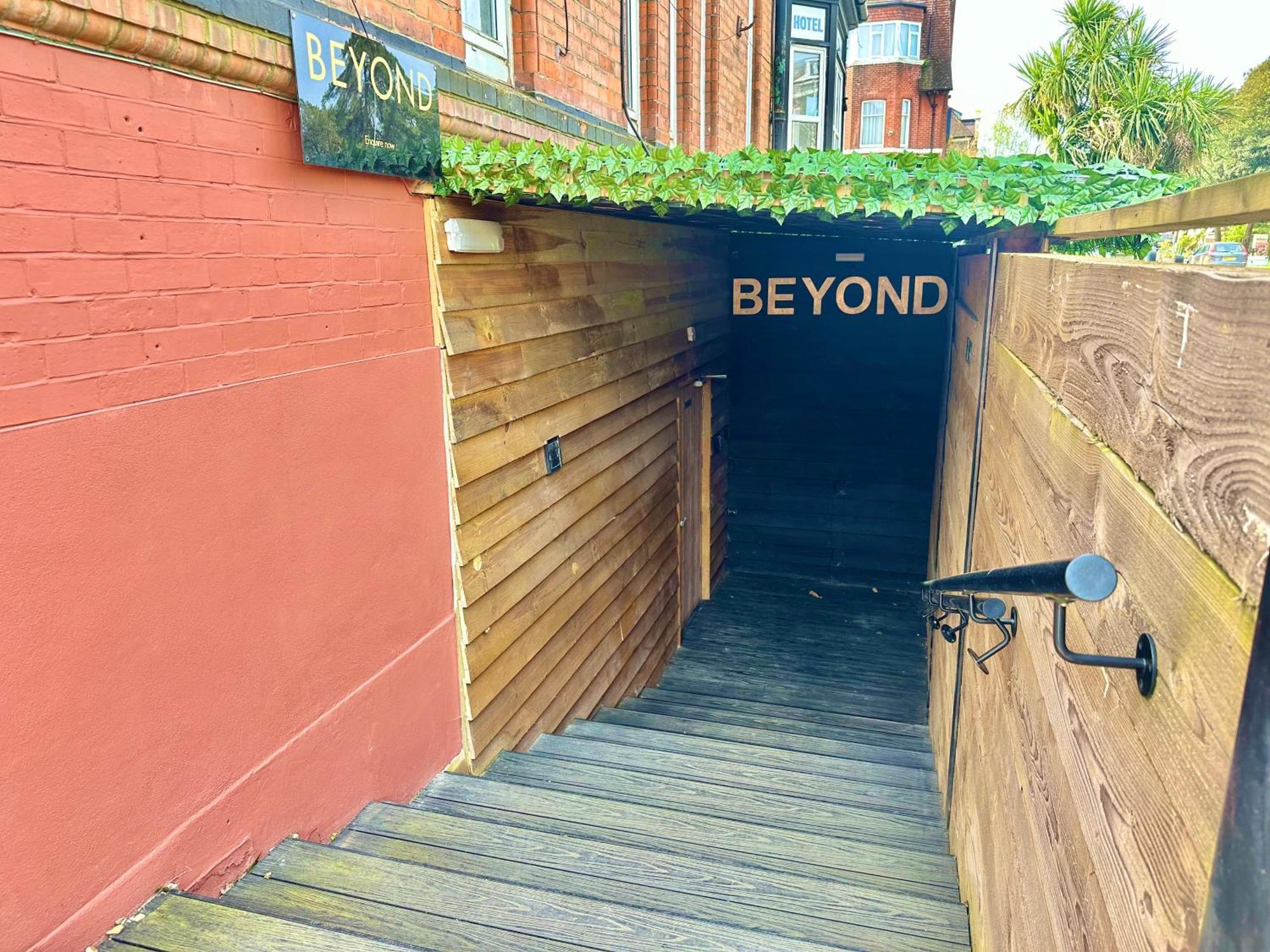 Beyond - Romantic Basement Apartment - Close To Beach - With Parking Bournemouth Dış mekan fotoğraf