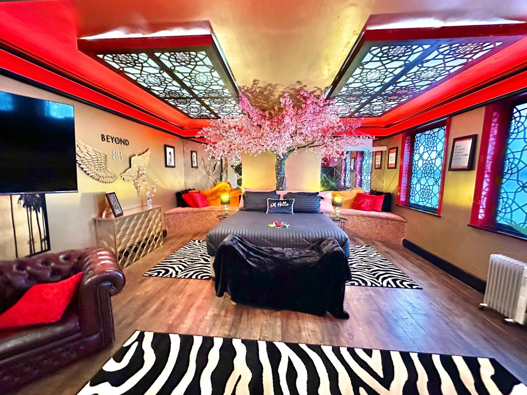 Beyond - Romantic Basement Apartment - Close To Beach - With Parking Bournemouth Dış mekan fotoğraf